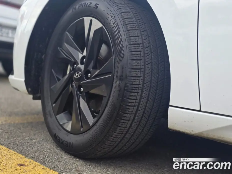 Hyundai Avante 2022 1.6 автомат (гидро), фото 19