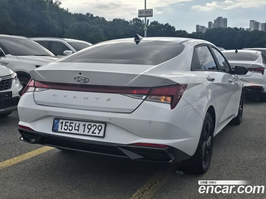 Hyundai Avante 2022 1.6 автомат (гидро), фото 3