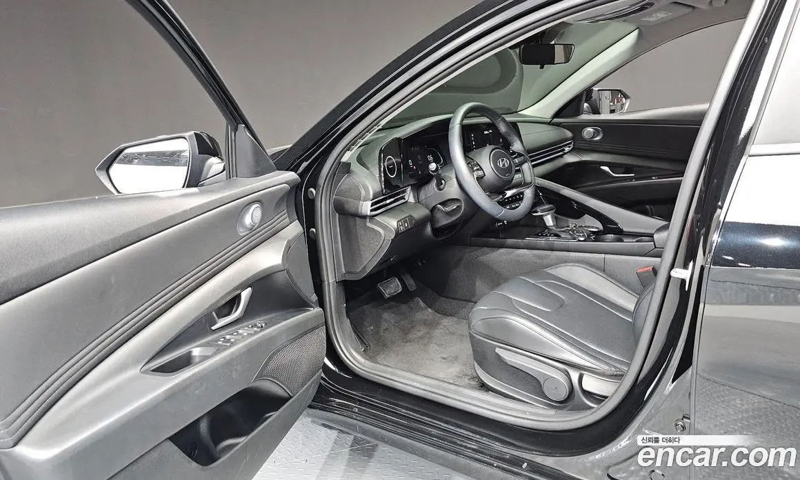 Hyundai Avante 2023 1.6 автомат (гидро), фото 13