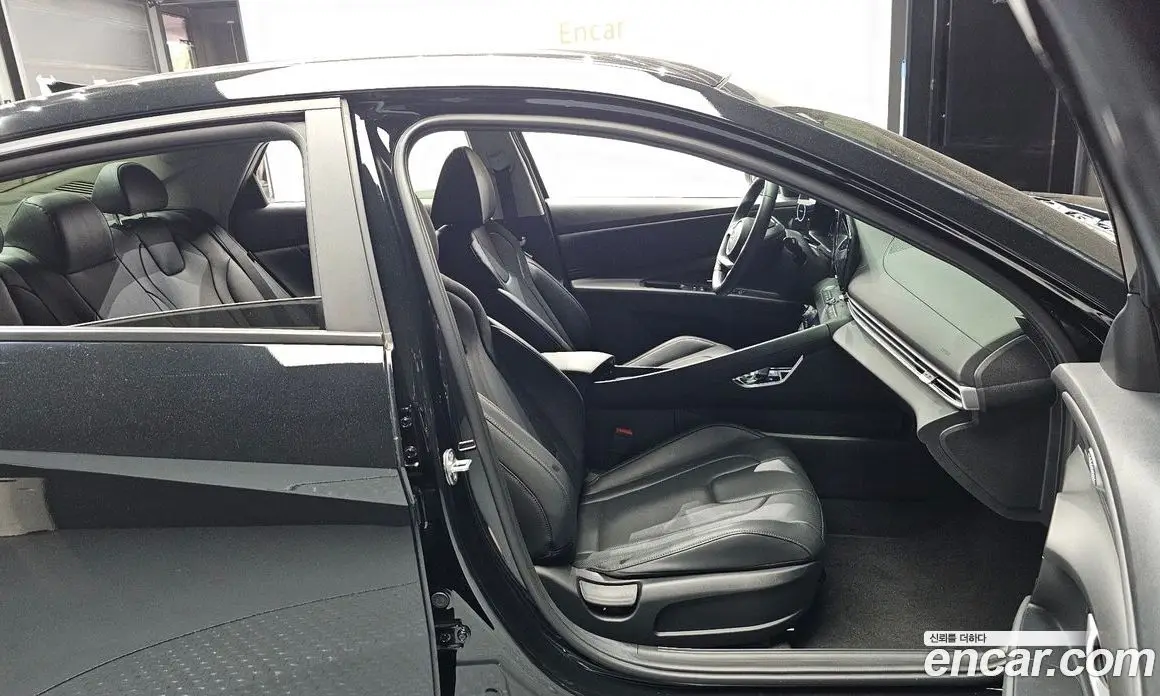 Hyundai Avante 2023 1.6 автомат (гидро), фото 16