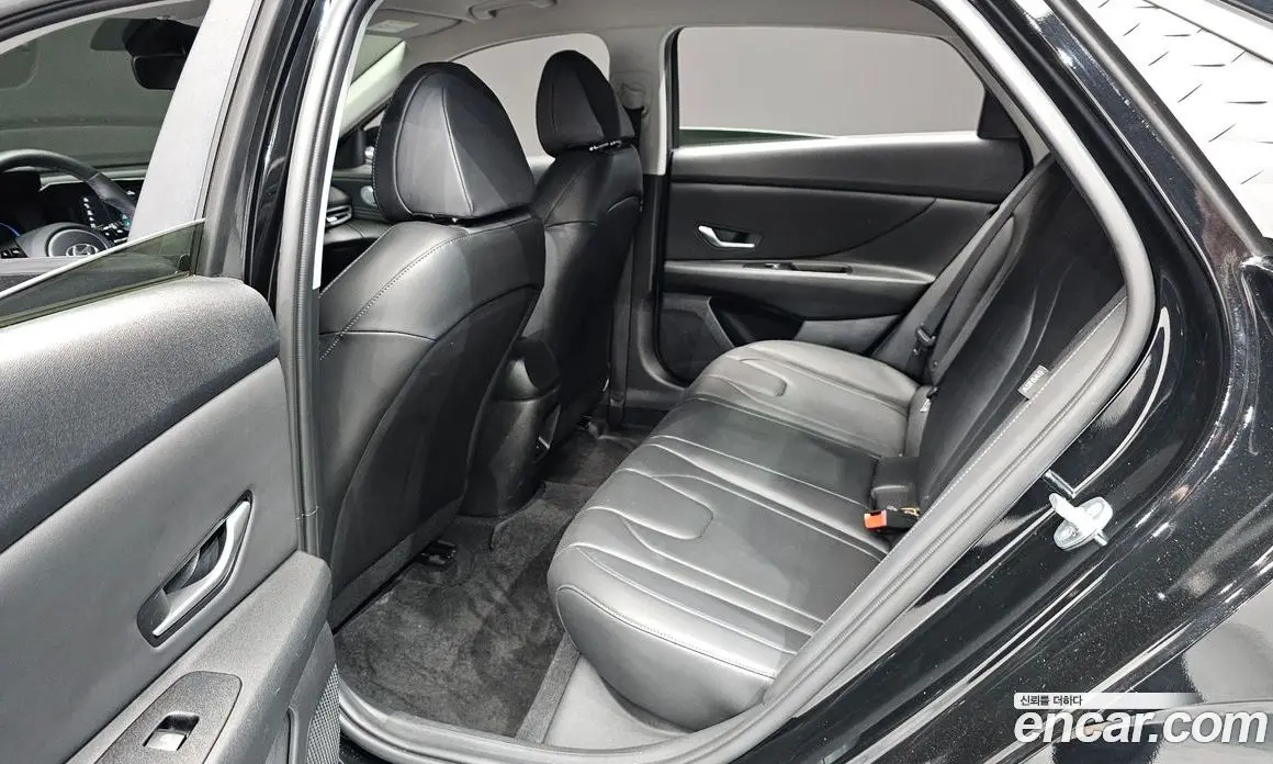 Hyundai Avante 2023 1.6 автомат (гидро), фото 17