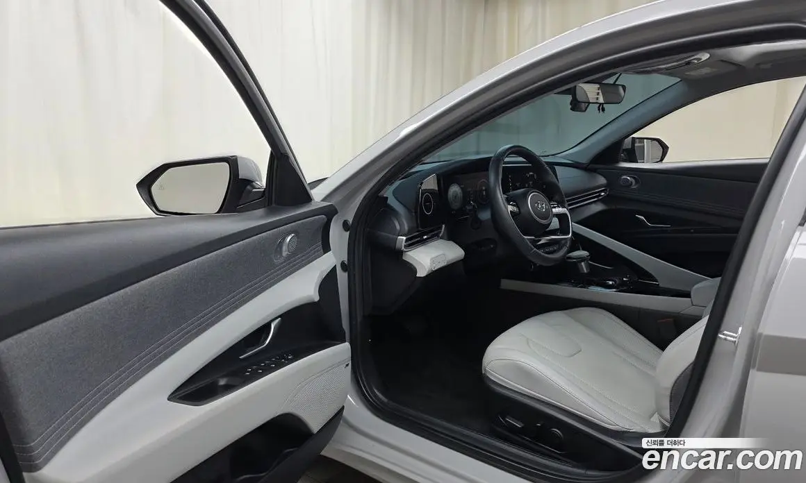 Hyundai Avante 2023 1.6 автомат (гидро), фото 13