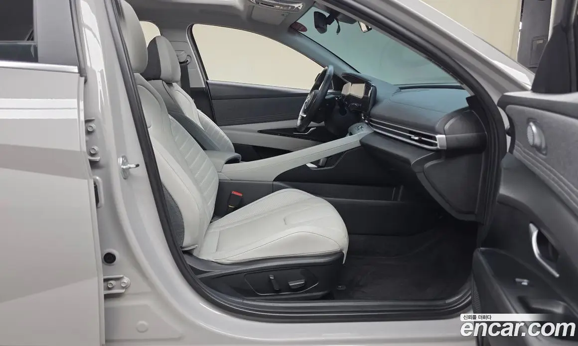 Hyundai Avante 2023 1.6 автомат (гидро), фото 16