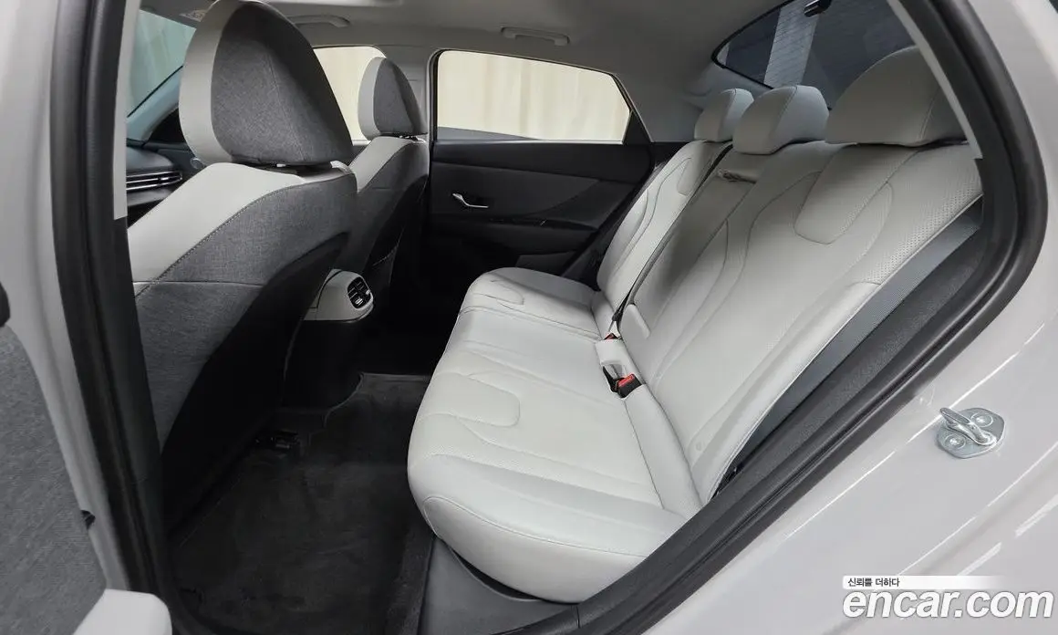Hyundai Avante 2023 1.6 автомат (гидро), фото 18