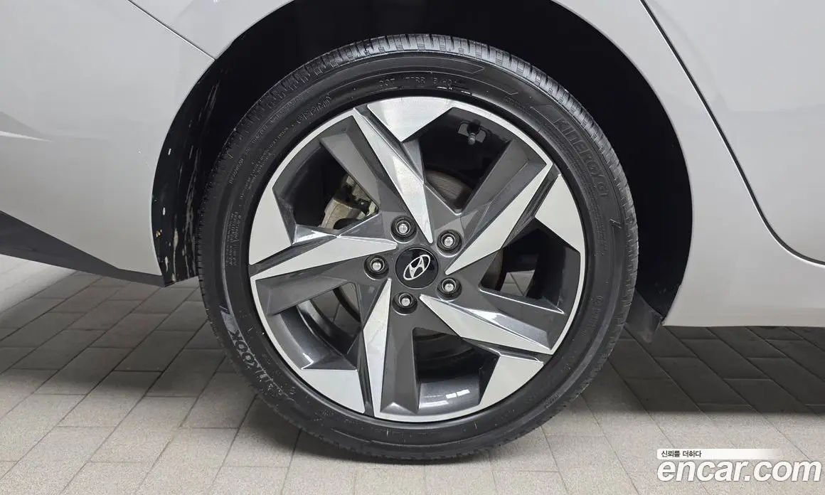 Hyundai Avante 2023 1.6 автомат (гидро), фото 5