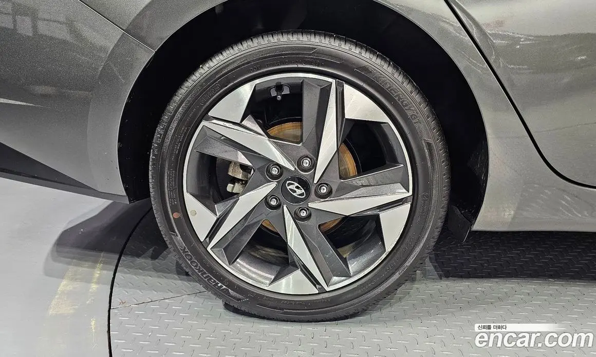 Hyundai Avante 2023 1.6 автомат (гидро), фото 5