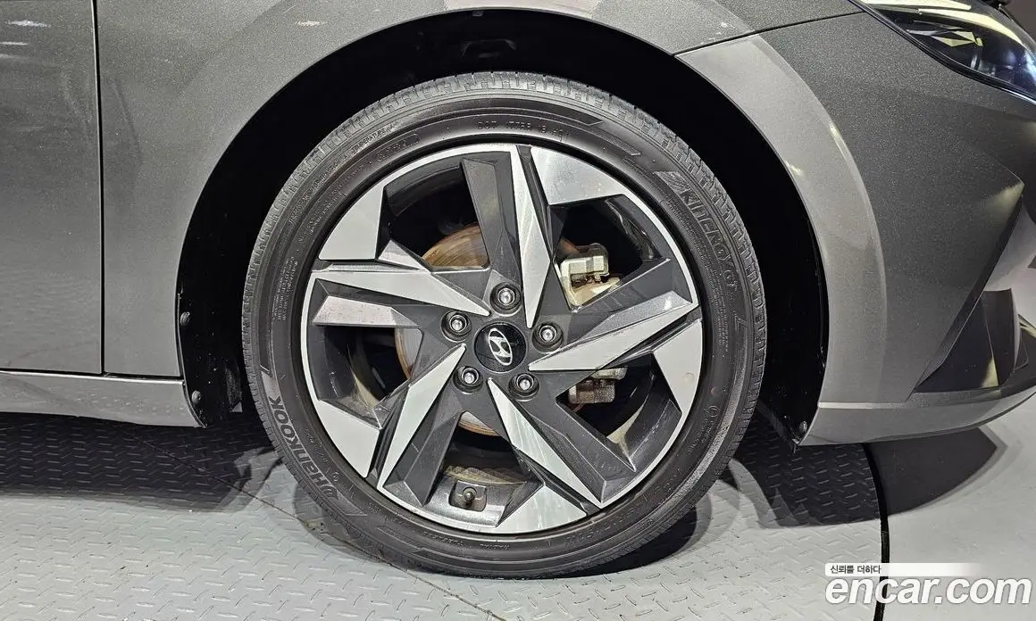 Hyundai Avante 2023 1.6 автомат (гидро), фото 7