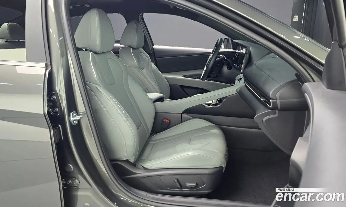 Hyundai Avante 2023 1.6 автомат (гидро), фото 12