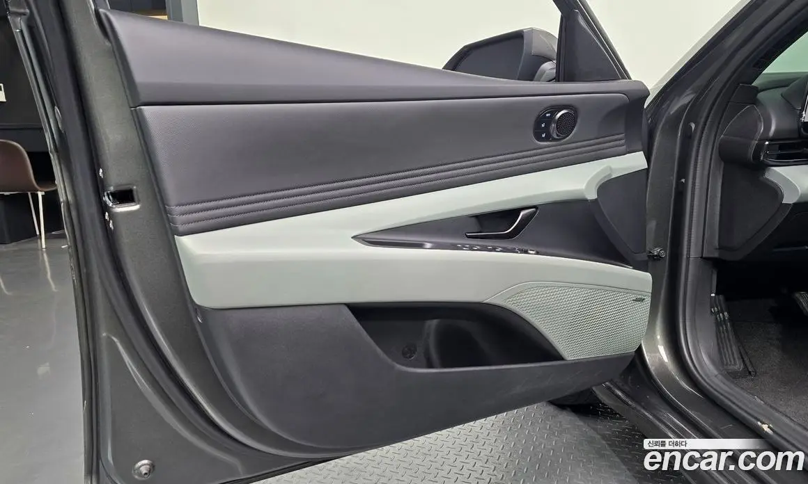 Hyundai Avante 2023 1.6 автомат (гидро), фото 13