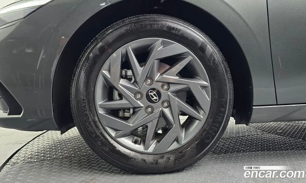 Hyundai Avante 2023 1.6 автомат (гидро), фото 4