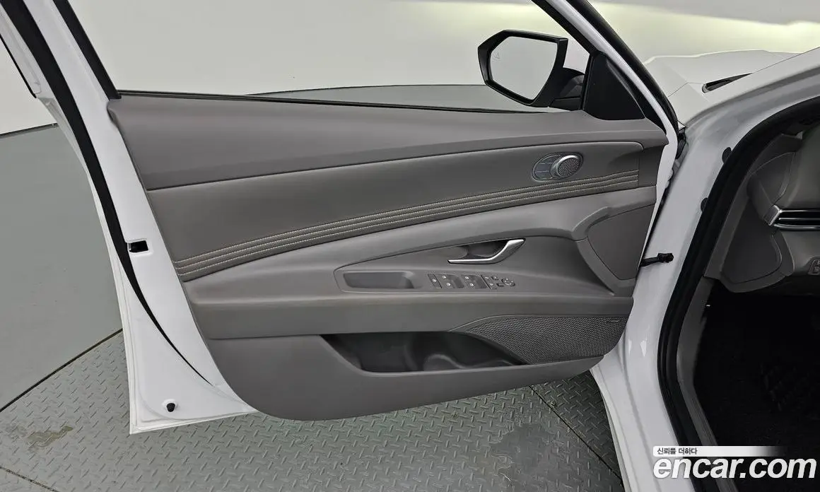 Hyundai Avante 2023 1.6 автомат (гидро), фото 14