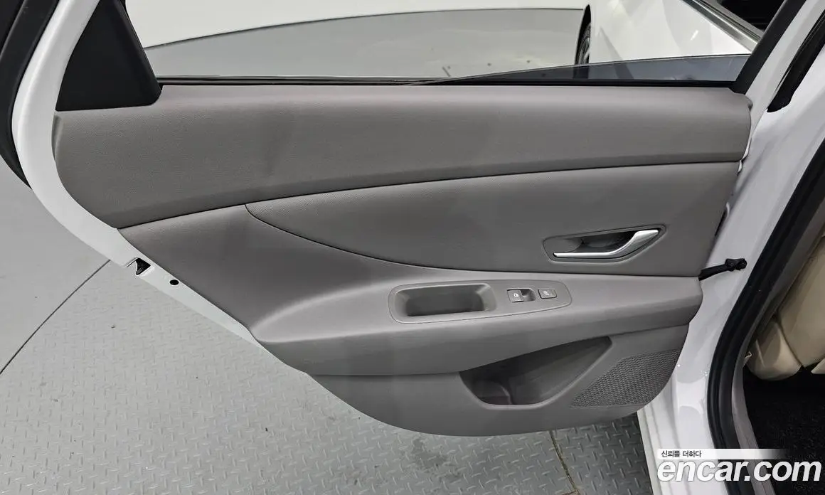 Hyundai Avante 2023 1.6 автомат (гидро), фото 15