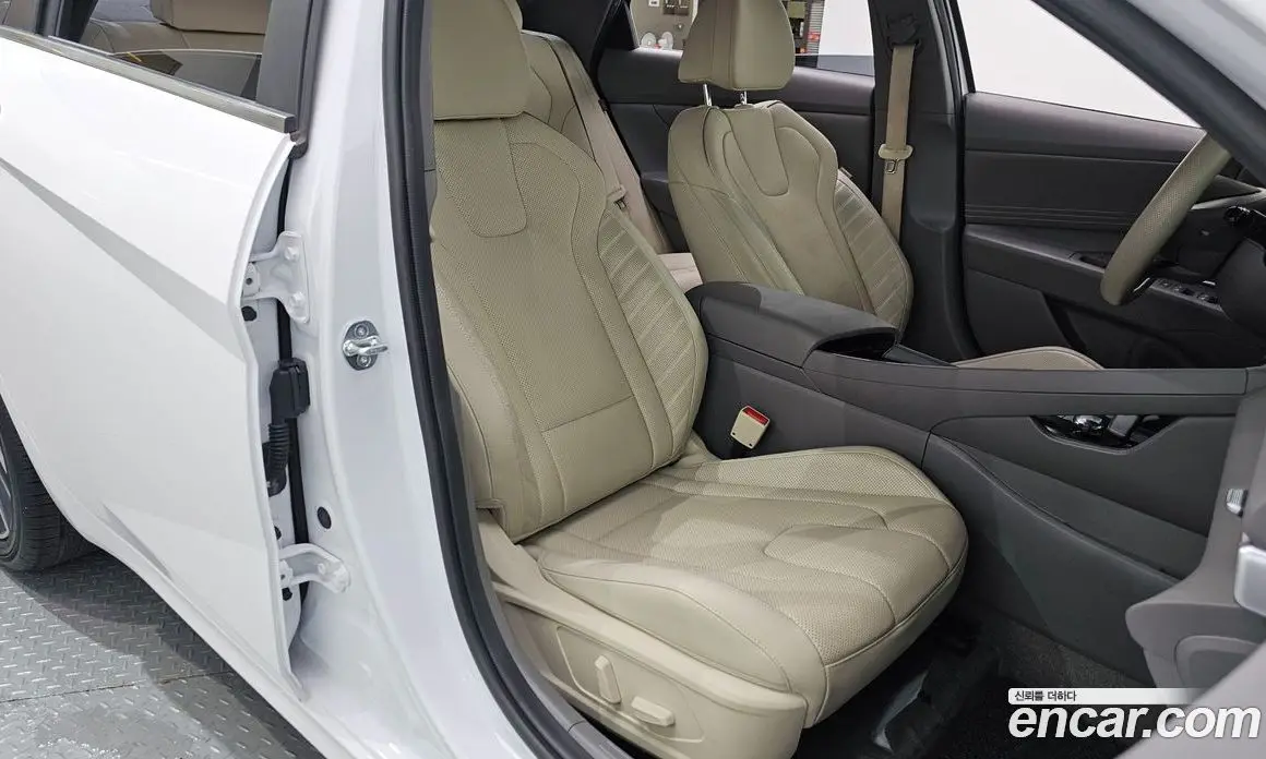 Hyundai Avante 2023 1.6 автомат (гидро), фото 17