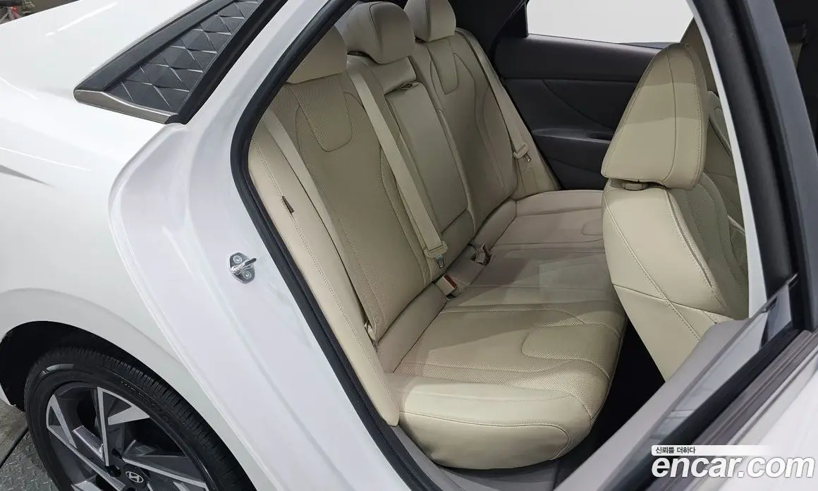 Hyundai Avante 2023 1.6 автомат (гидро), фото 18