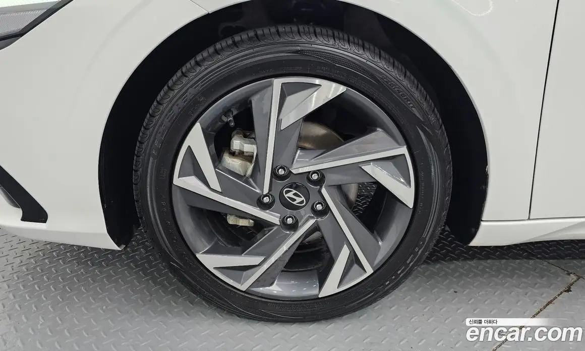 Hyundai Avante 2023 1.6 автомат (гидро), фото 5
