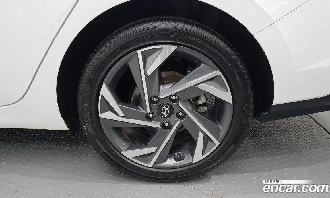 Hyundai Avante 2023 1.6 автомат (гидро), фото 7
