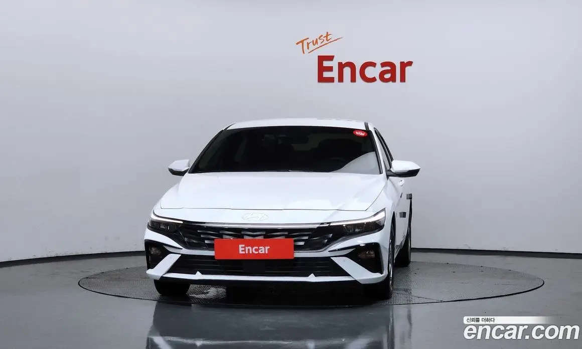 Hyundai Avante 2024 1.6 автомат (гидро), фото 3