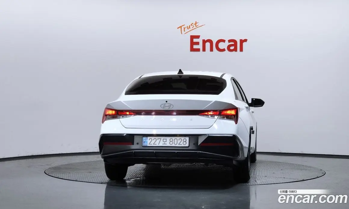Hyundai Avante 2024 1.6 автомат (гидро), фото 4