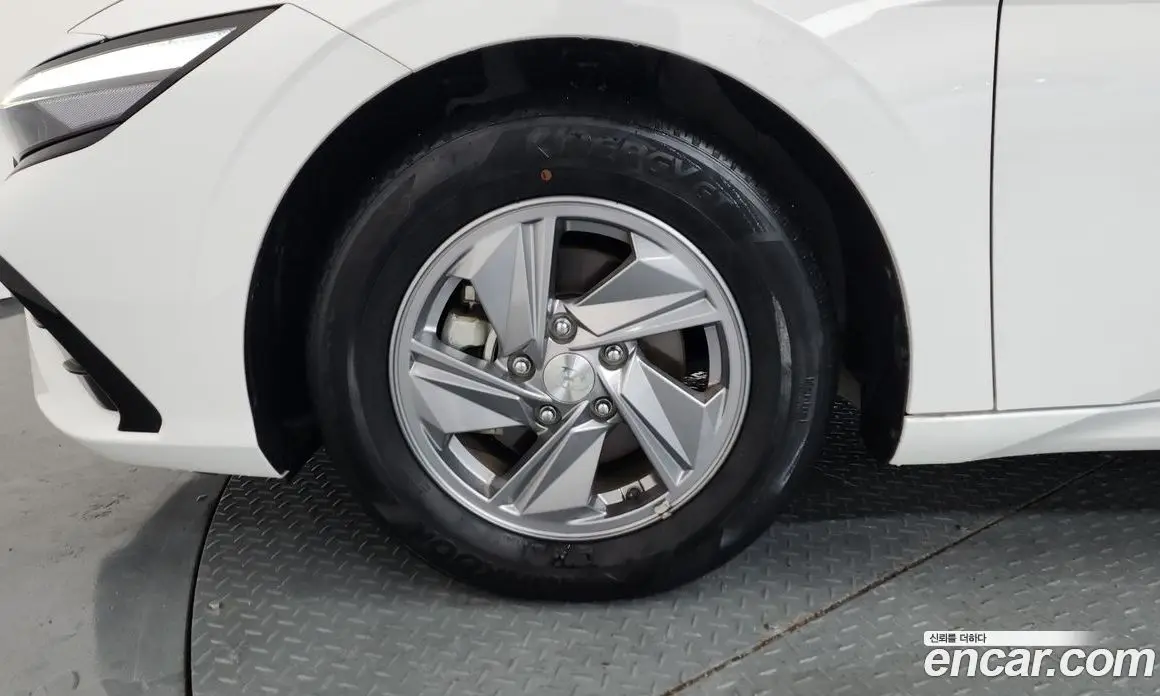 Hyundai Avante 2024 1.6 автомат (гидро), фото 5