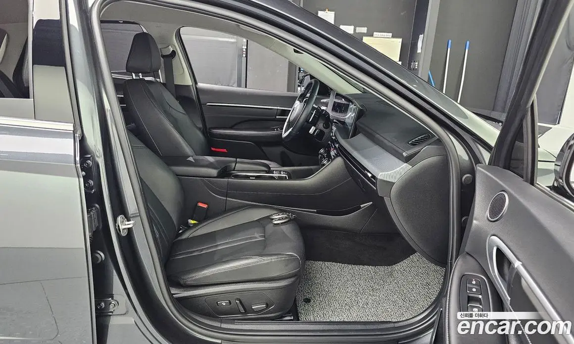 Hyundai Sonata 2024 1.6 автомат (гидро), фото 12