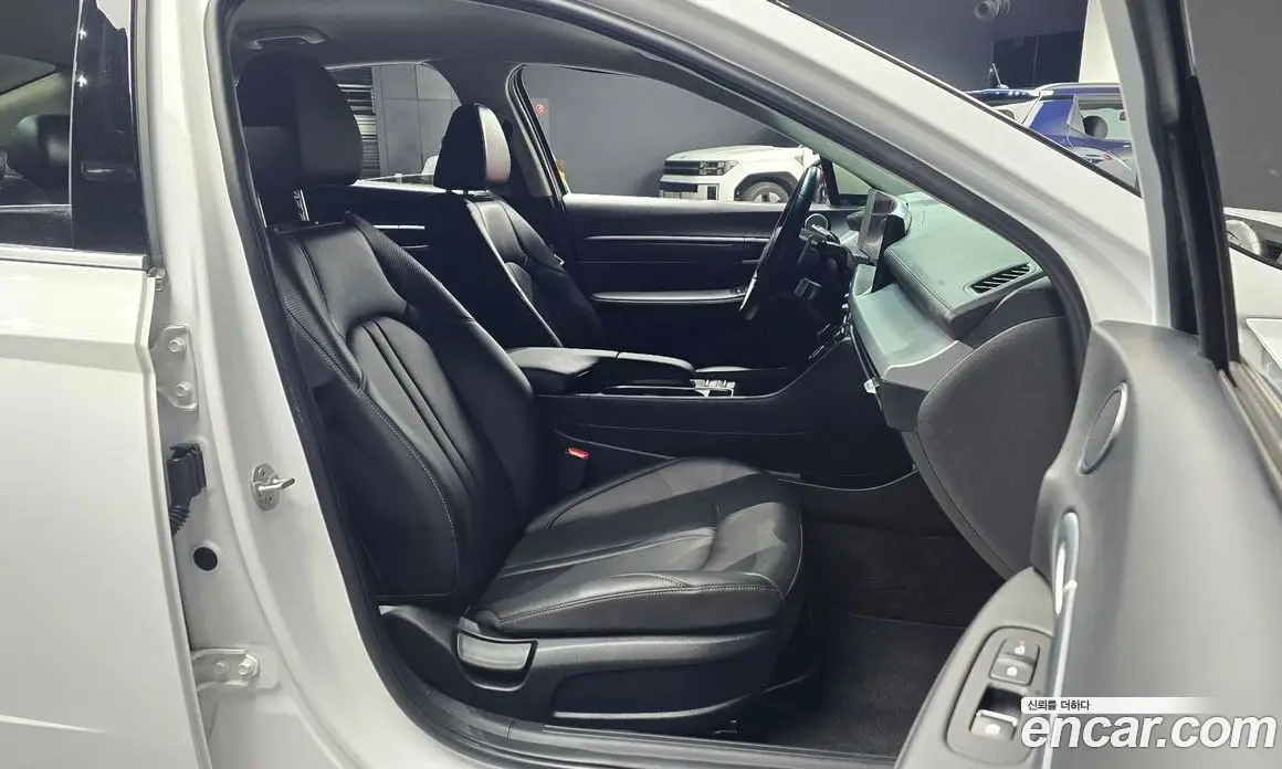 Hyundai Sonata 2024 1.6 автомат (гидро), фото 10