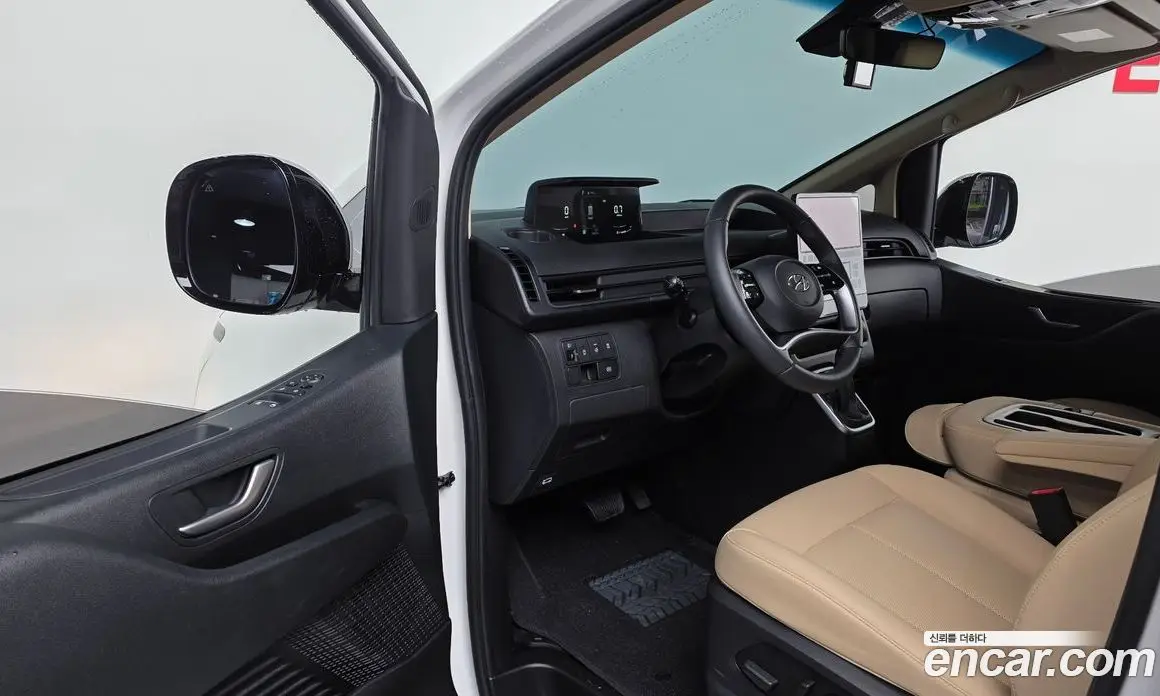 Hyundai Staria 2023 2.2 автомат (гидро), фото 13