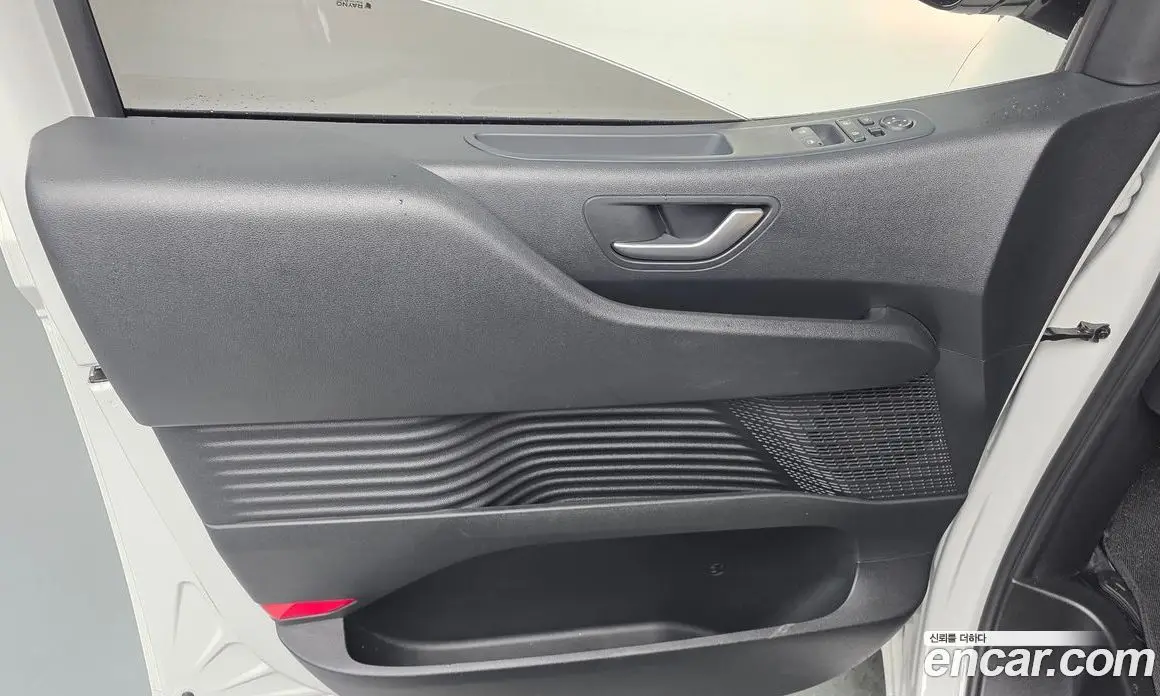 Hyundai Staria 2023 2.2 автомат (гидро), фото 14
