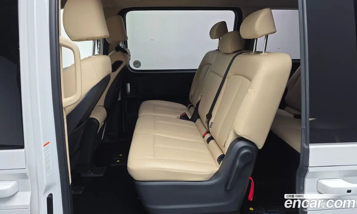 Hyundai Staria 2023 2.2 автомат (гидро), фото 16