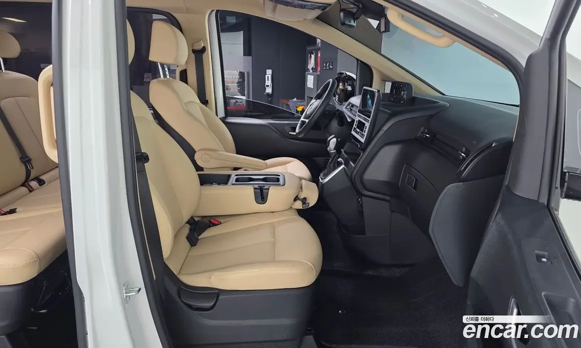 Hyundai Staria 2023 2.2 автомат (гидро), фото 17