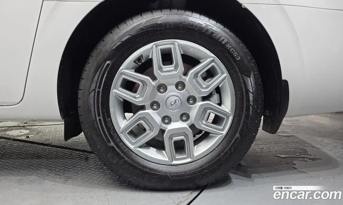 Hyundai Staria 2023 2.2 автомат (гидро), фото 7