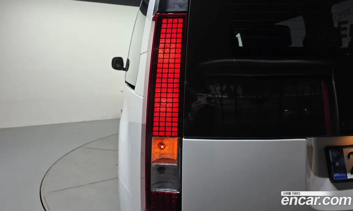 Hyundai Staria 2023 2.2 автомат (гидро), фото 9