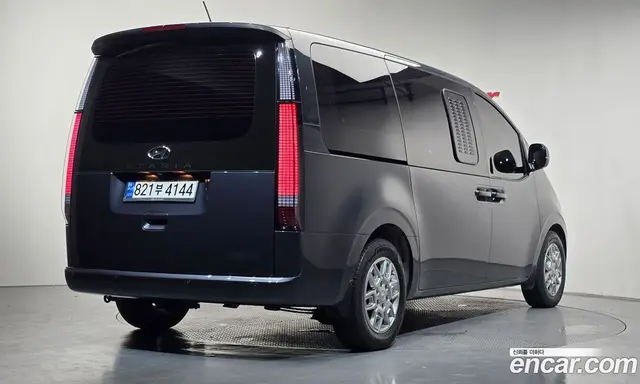 Hyundai Staria 2023 3.5 автомат (гидро), миниатюра 1