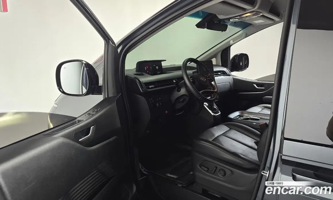 Hyundai Staria 2023 3.5 автомат (гидро), фото 12