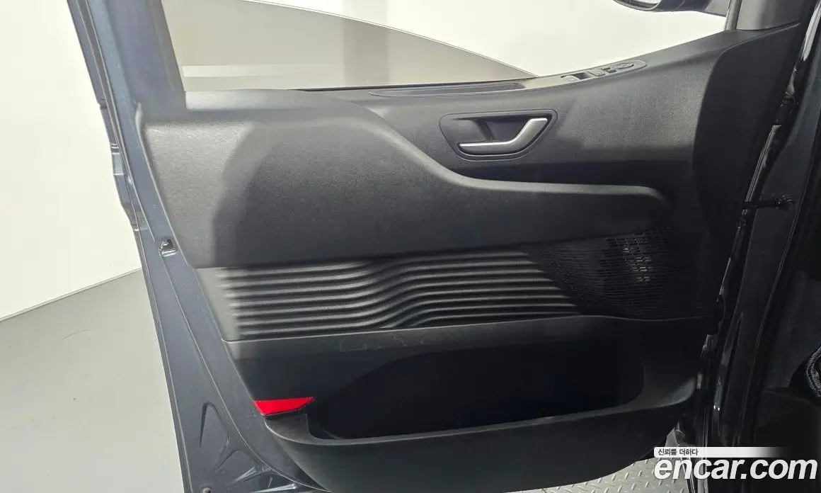 Hyundai Staria 2023 3.5 автомат (гидро), фото 13