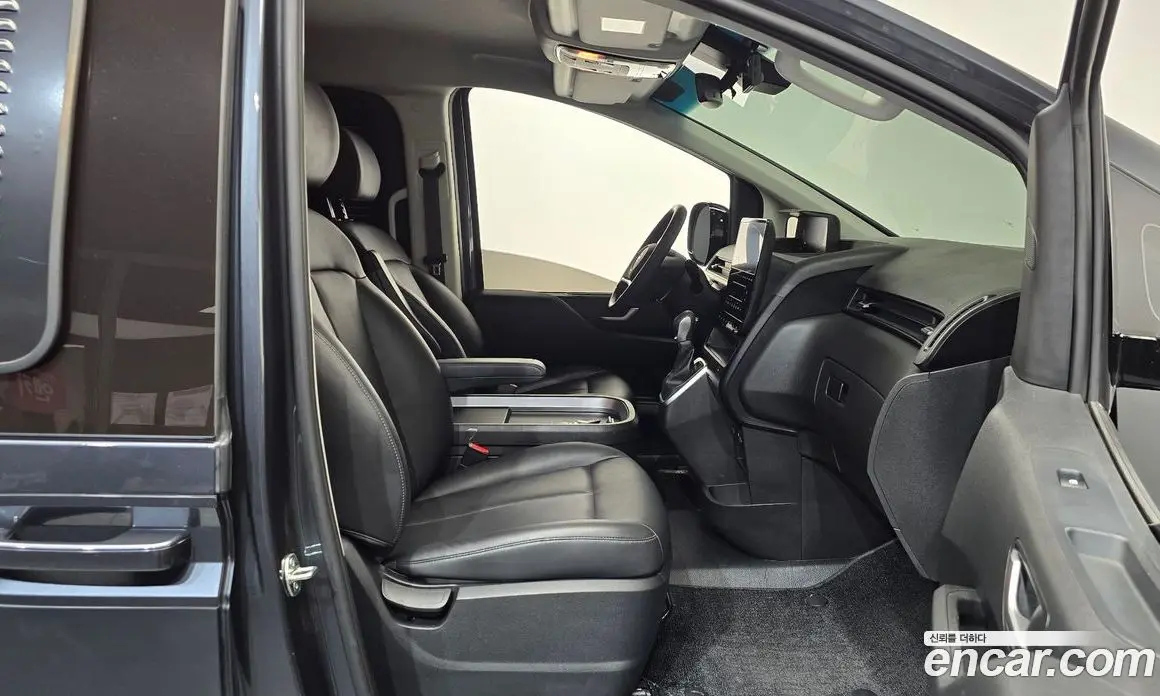 Hyundai Staria 2023 3.5 автомат (гидро), фото 15