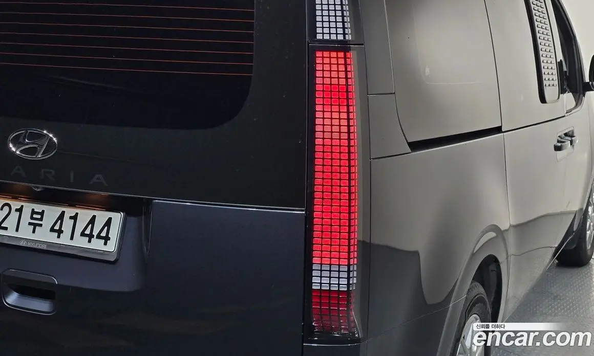 Hyundai Staria 2023 3.5 автомат (гидро), фото 8