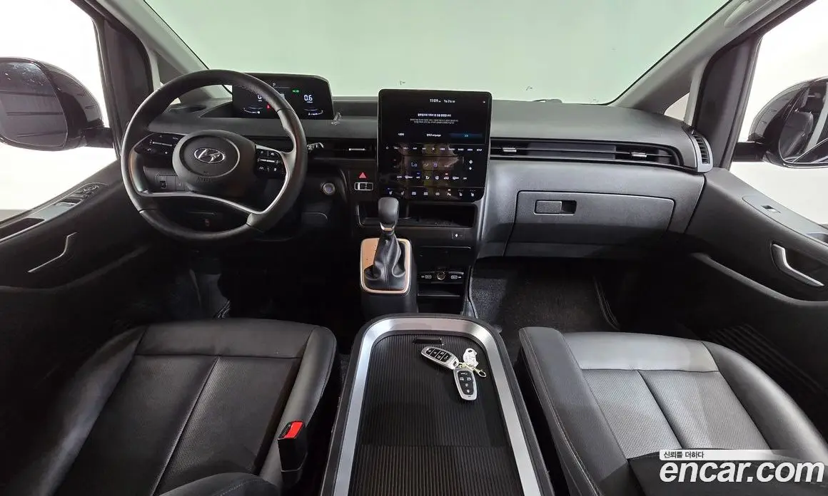 Hyundai Staria 2023 3.5 автомат (гидро), фото 9