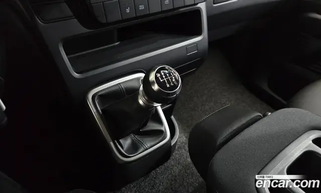 Hyundai Staria 2024 2.2 механика, миниатюра 11