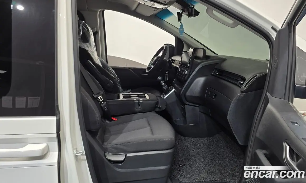 Hyundai Staria 2024 2.2 механика, фото 15