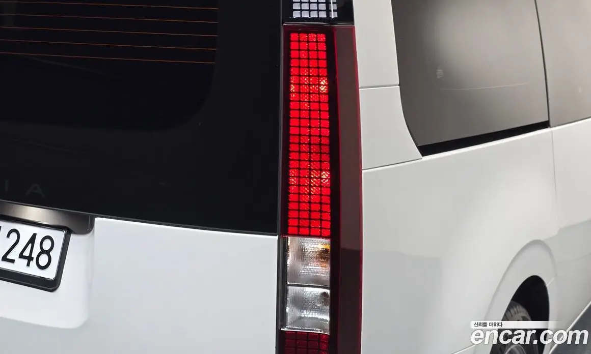 Hyundai Staria 2024 2.2 механика, фото 8