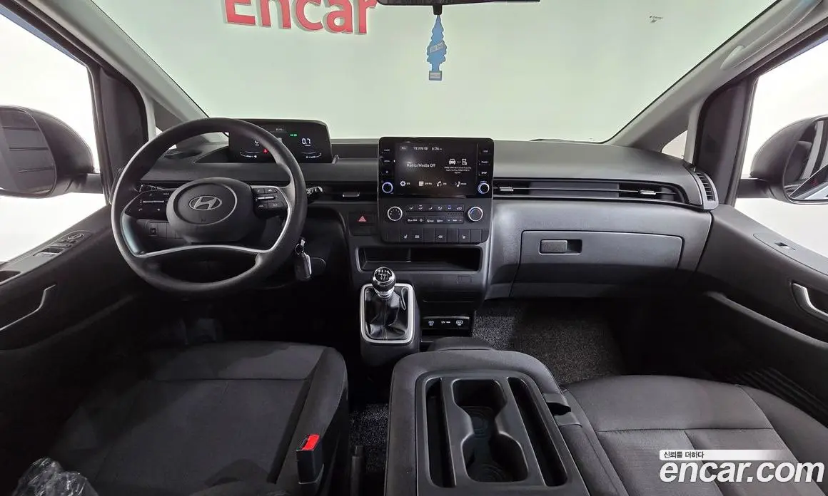 Hyundai Staria 2024 2.2 механика, фото 9