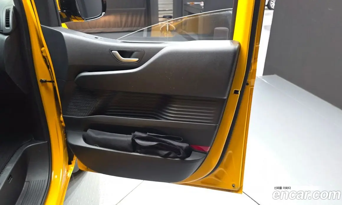 Hyundai Staria 2024 3.5 автомат (гидро), фото 15