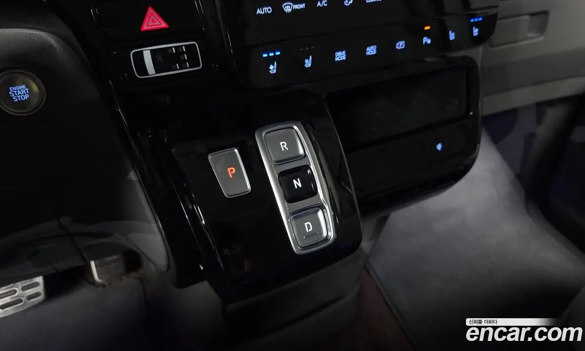 Hyundai Staria 2025 2.2 автомат (гидро), фото 12