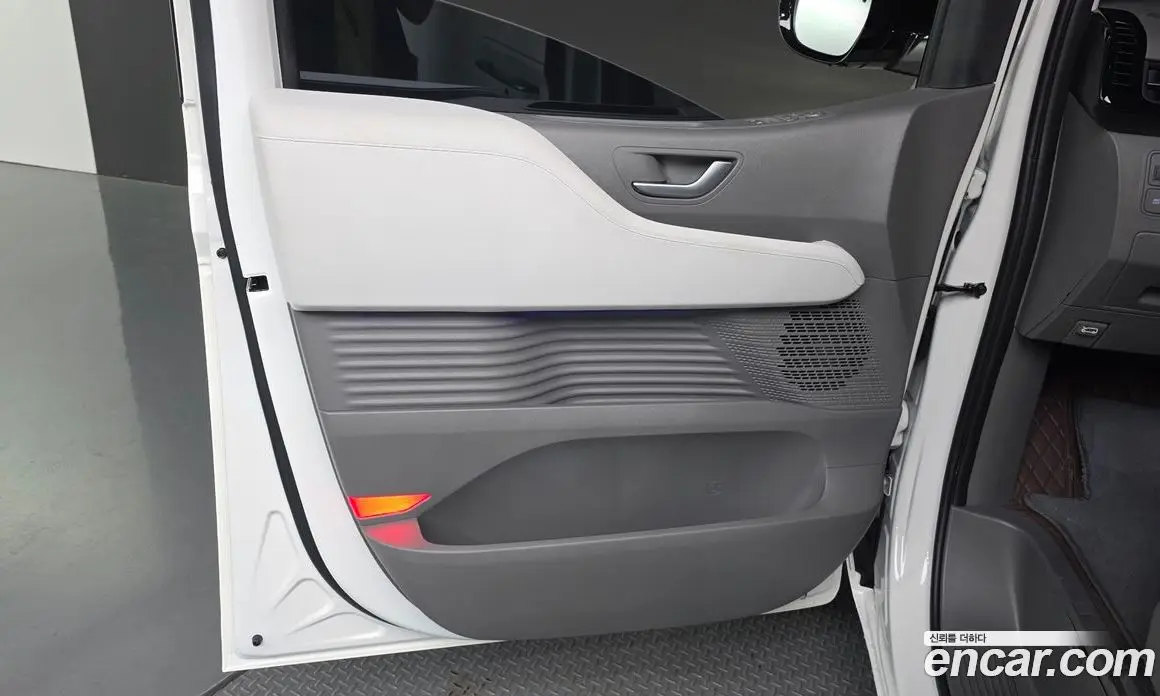 Hyundai Staria 2025 2.2 автомат (гидро), фото 14