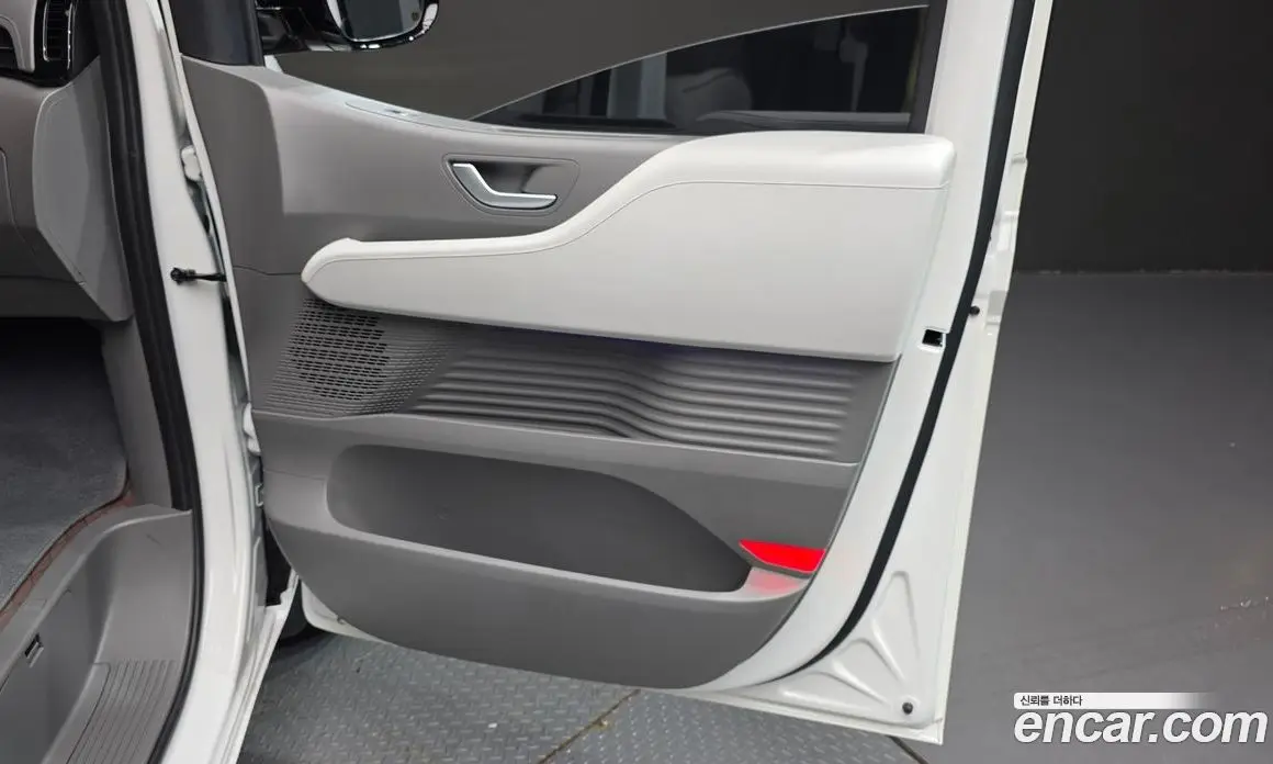 Hyundai Staria 2025 2.2 автомат (гидро), фото 15