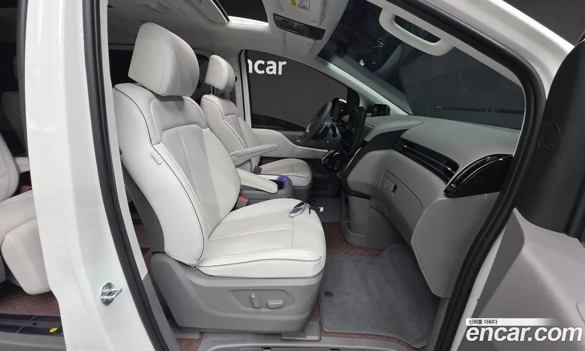 Hyundai Staria 2025 2.2 автомат (гидро), фото 16