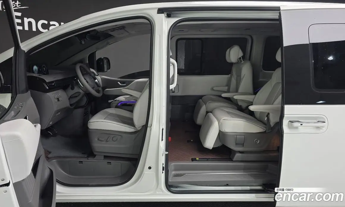 Hyundai Staria 2025 2.2 автомат (гидро), фото 22