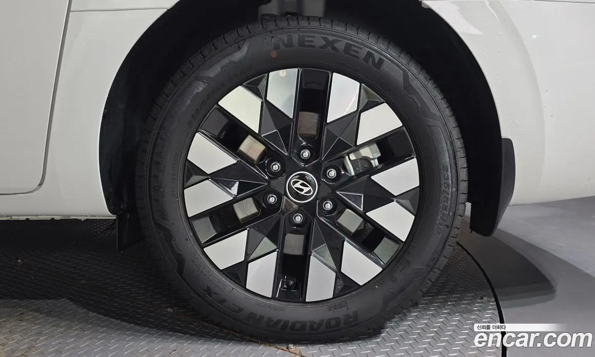 Hyundai Staria 2025 2.2 автомат (гидро), фото 5