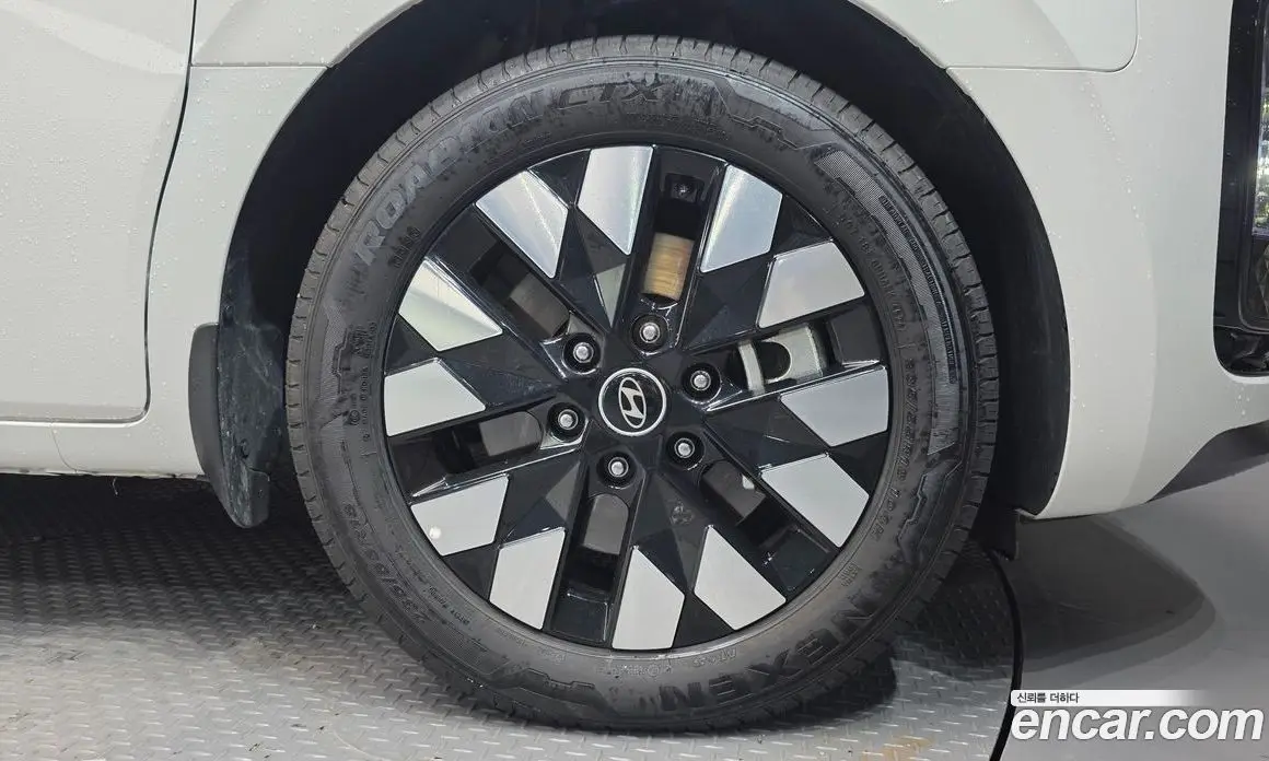 Hyundai Staria 2025 2.2 автомат (гидро), фото 7