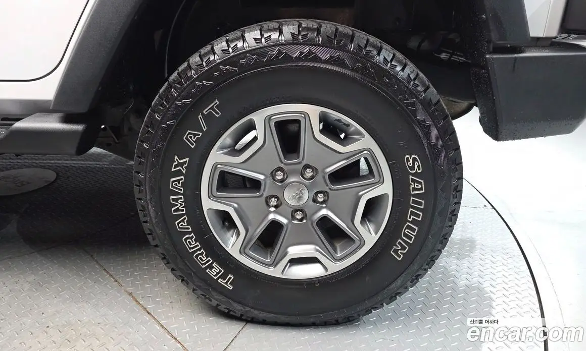 Jeep Wrangler 2013 2.8 автомат (гидро), фото 5